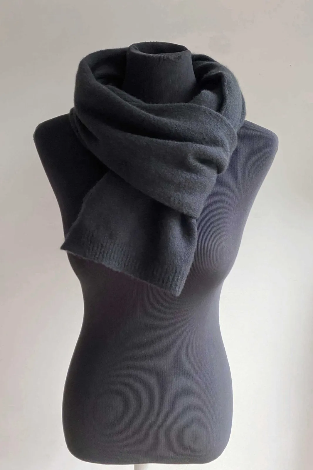 Black cashmere scarf