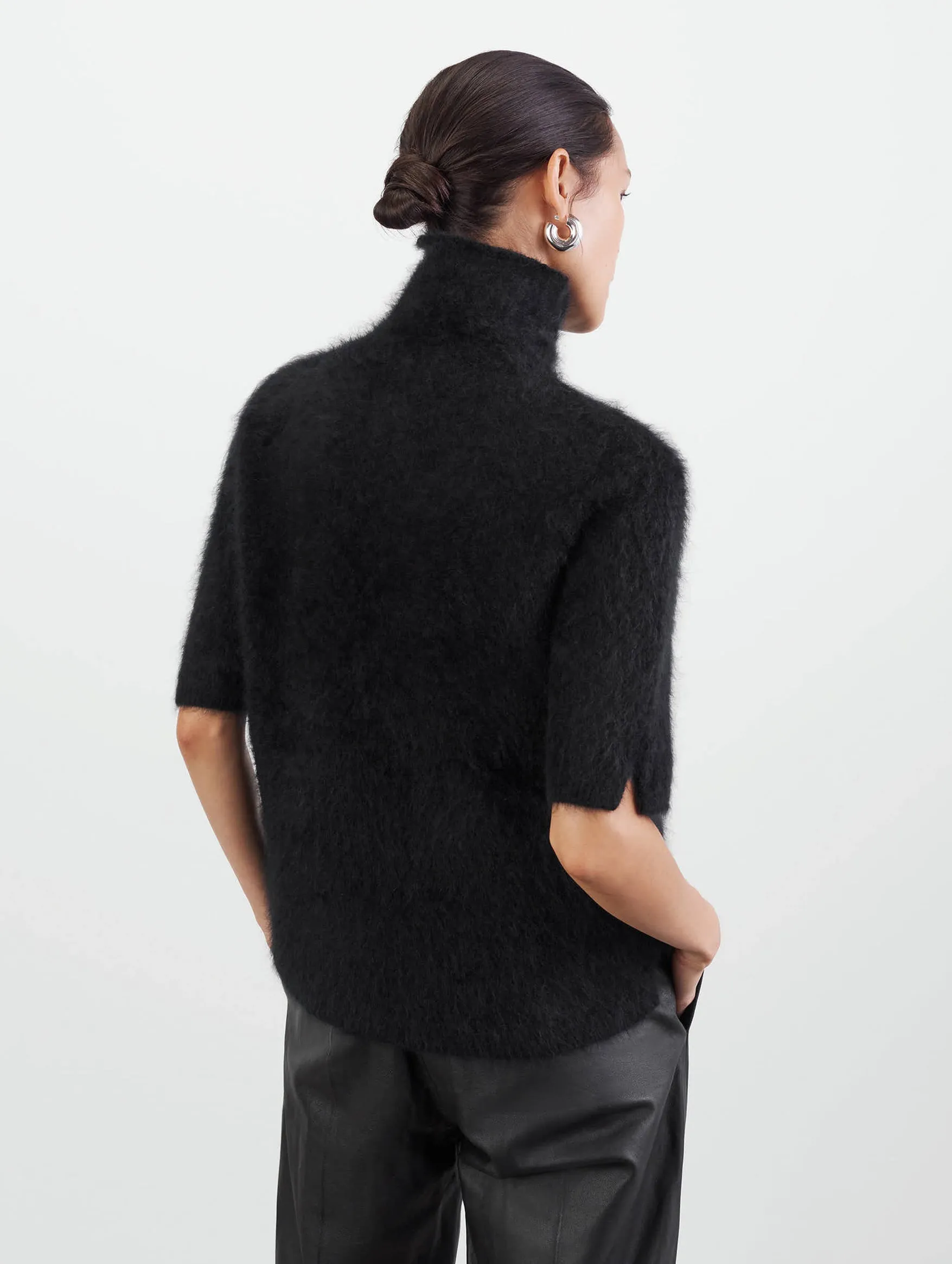 Cuddle Cashmere Turtleneck in Black