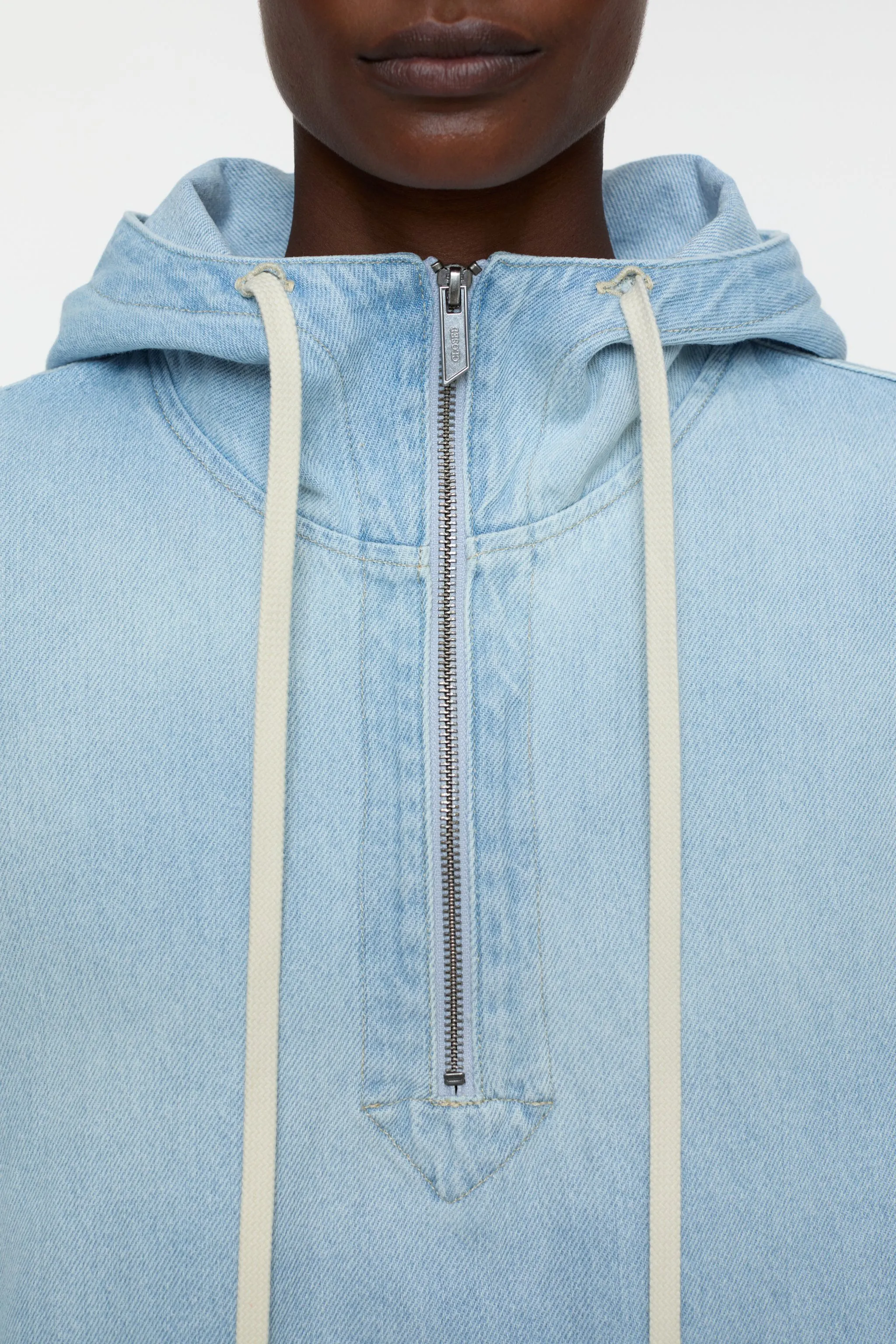 Hoodie Denim in Light Blue