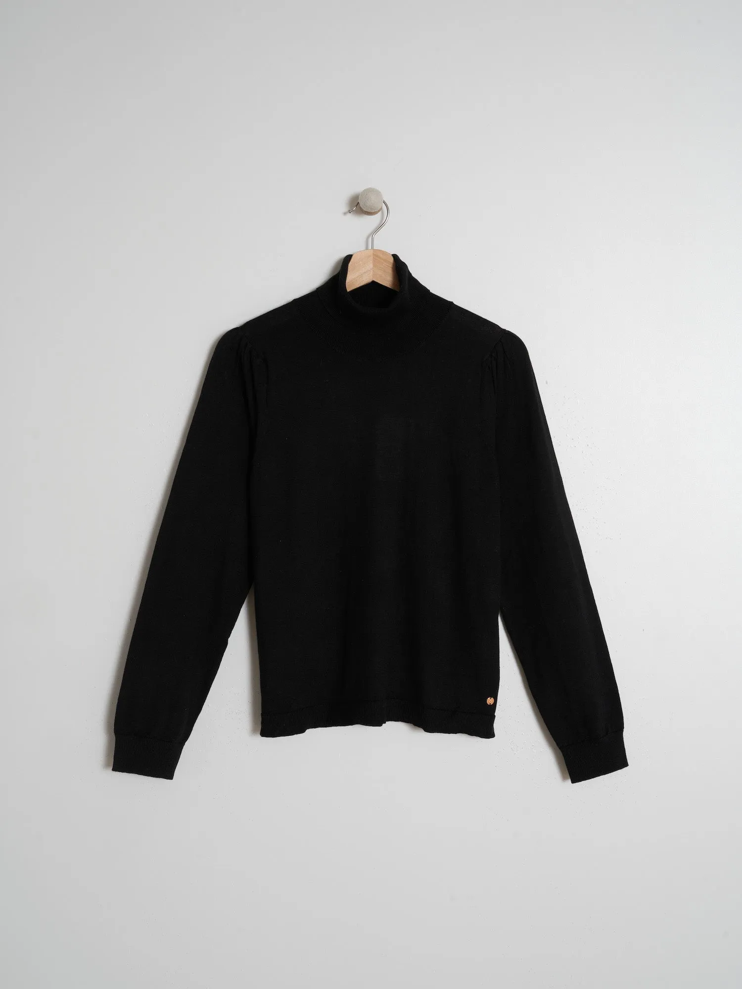 INDI & COLD Pullover Turtleneck Black