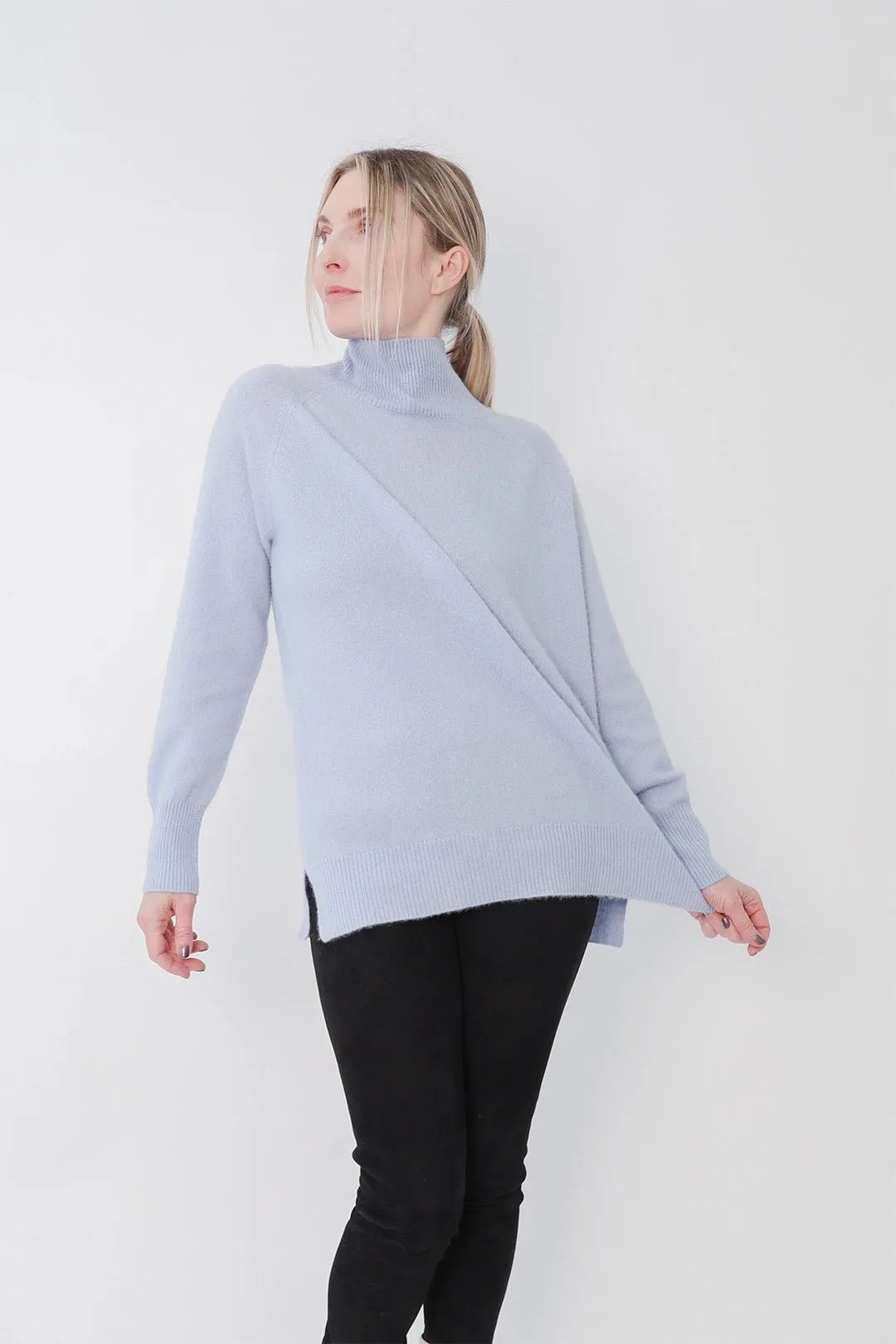 ISLAY TURTLENECK SWEATER IN ITALIAN SPUN CASHMERE SILK